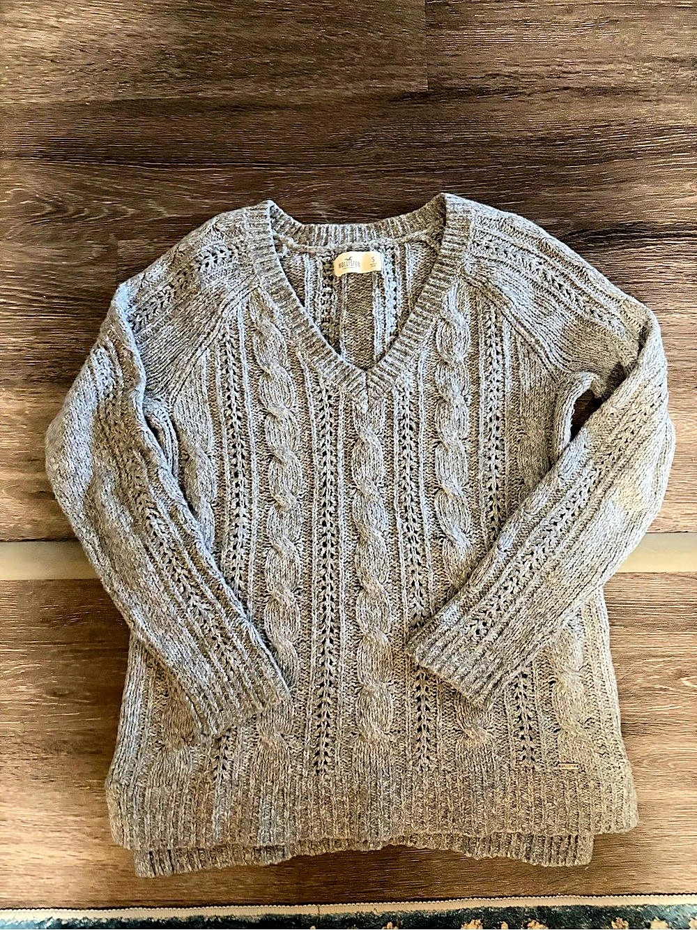 Hollister Cable Knit V-Neck Sweater Gray Small